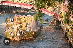 ประเพณีโยนบัวหน้าวัดหลวงพ่อโต