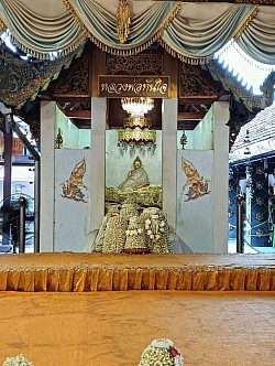 ศรัทธาแห่งเชียงใหม่... บริการรถเหมานำเที่ยวไหว้พระขอพร 'หลวงพ่อทันใจ' วัดพระธาตุดอยคำ เดินทางปลอดภัยด้วยรถใหม่สะอาด คนขับชำนาญทางขึ้นดอย บริการสุภาพนิ่งสงบ พร้อมดูแลทุกท่านให้ถึงจุดหมายอย่างชื่นใจครับ